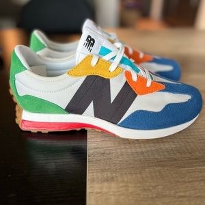 New Balance 327 Sneakers